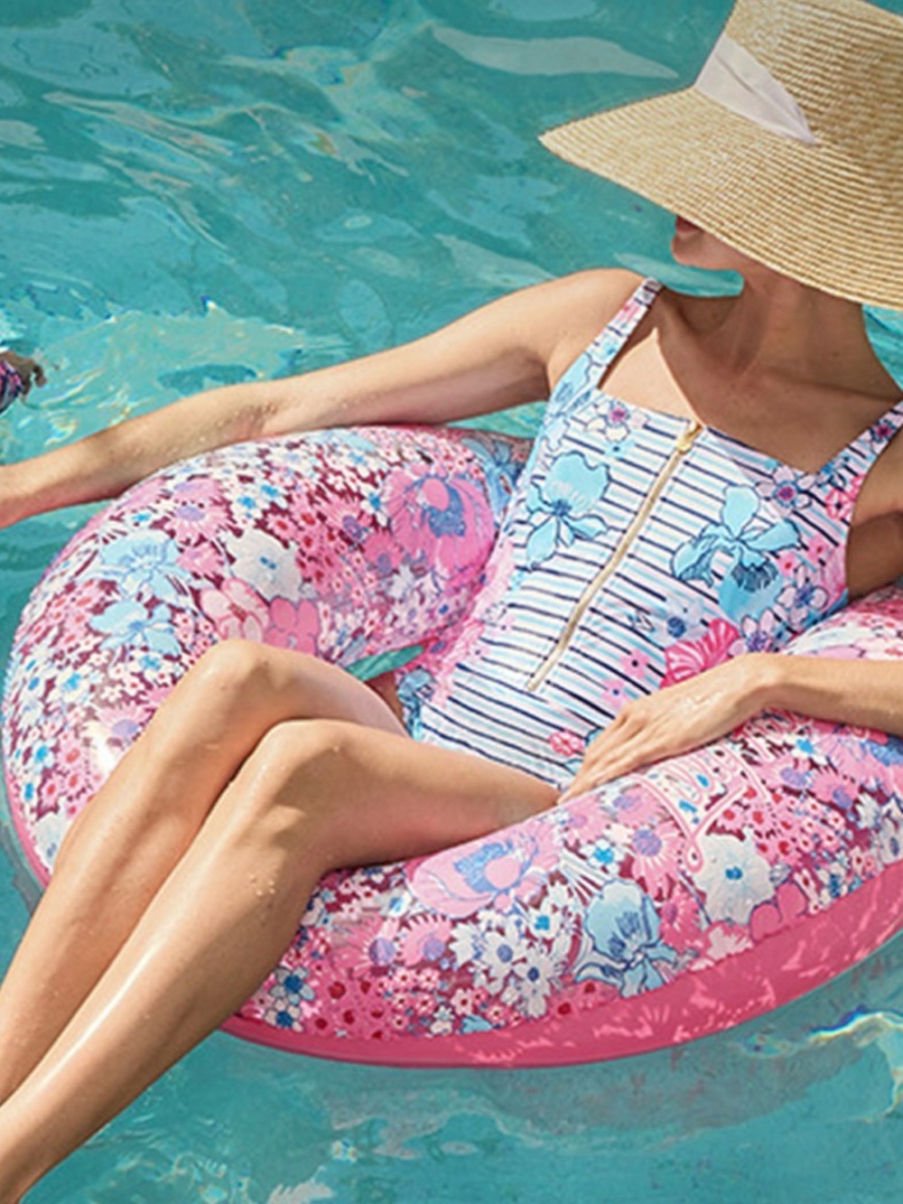 🎉Lilly Pulitzer Set, Jumbo Mercator Tote, 2 Of Pool Floats, 2 Pool Pouch - Picture 9 of 10